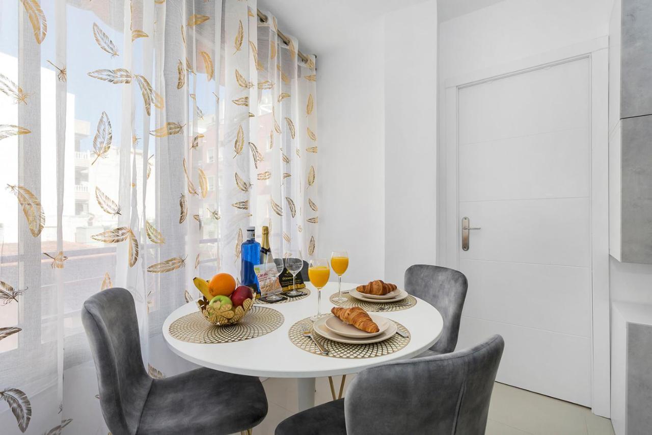 Reel Apartments- Walk To The Beach And Centre تورّيفيِخا المظهر الخارجي الصورة