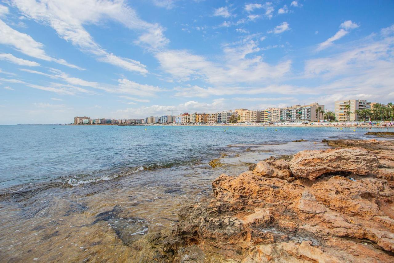 Reel Apartments- Walk To The Beach And Centre تورّيفيِخا المظهر الخارجي الصورة