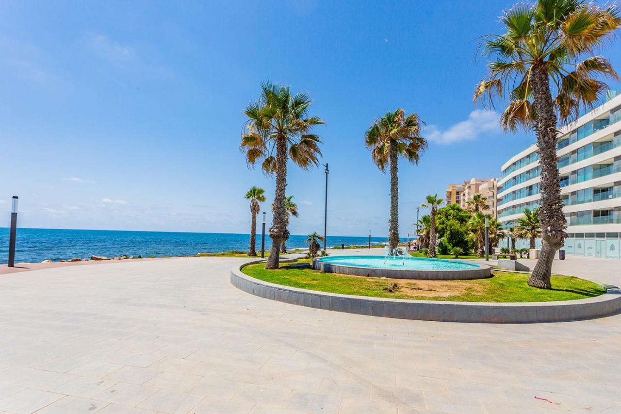 Reel Apartments- Walk To The Beach And Centre تورّيفيِخا المظهر الخارجي الصورة