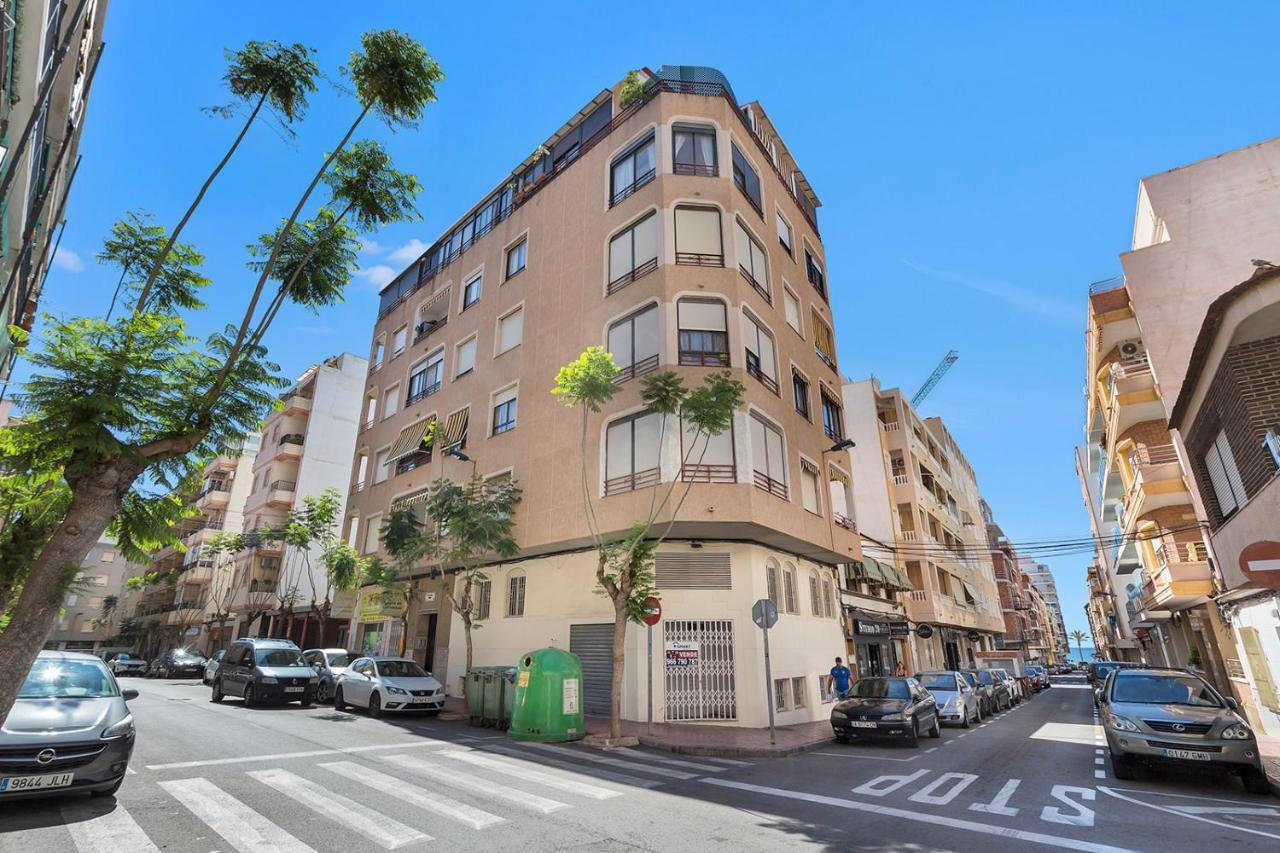 Reel Apartments- Walk To The Beach And Centre تورّيفيِخا المظهر الخارجي الصورة
